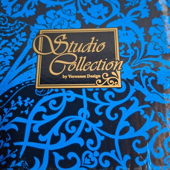 Veronese Design Mermaid Sitting In A Seashell Sculpture - Picture 6 of 6